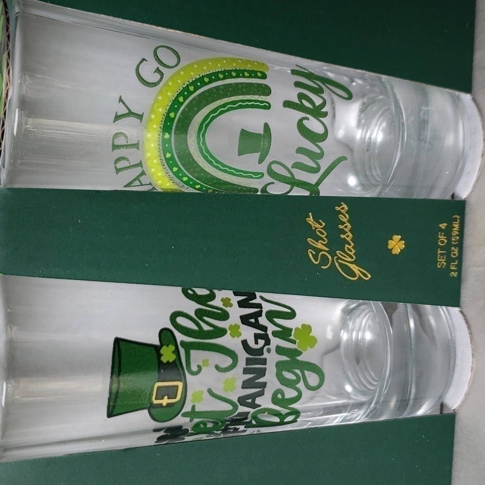 Shot Glass Set 4 St Patricks Day 2 Designs Four Leaf Clover Rainbow Leprechaun - Picture 2 of 5
